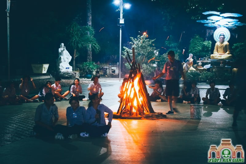 Đêm lửa trại Liên trại huấn luyện huynh trưởng Lộc Uyển XIII – A Dục XIII – Huyền Trang IV