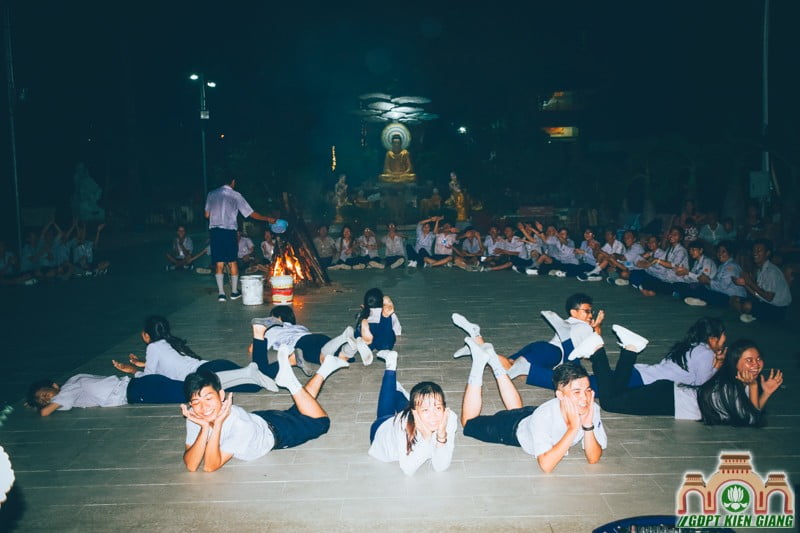 Đêm lửa trại Liên trại huấn luyện huynh trưởng Lộc Uyển XIII – A Dục XIII – Huyền Trang IV