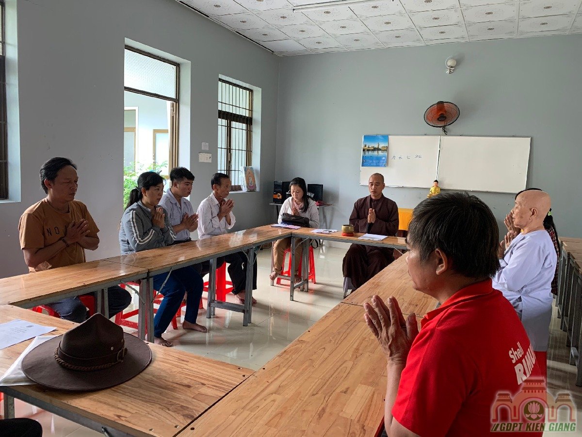 Chuong Trinh Uom Mam Tri Tue Thuoc Hoi Tu Thien Dong Cam Chua Buu Tho Trao Hoc Bong Hkii Cho Cac Em Doan Vien Gdpt Buu Tho 02