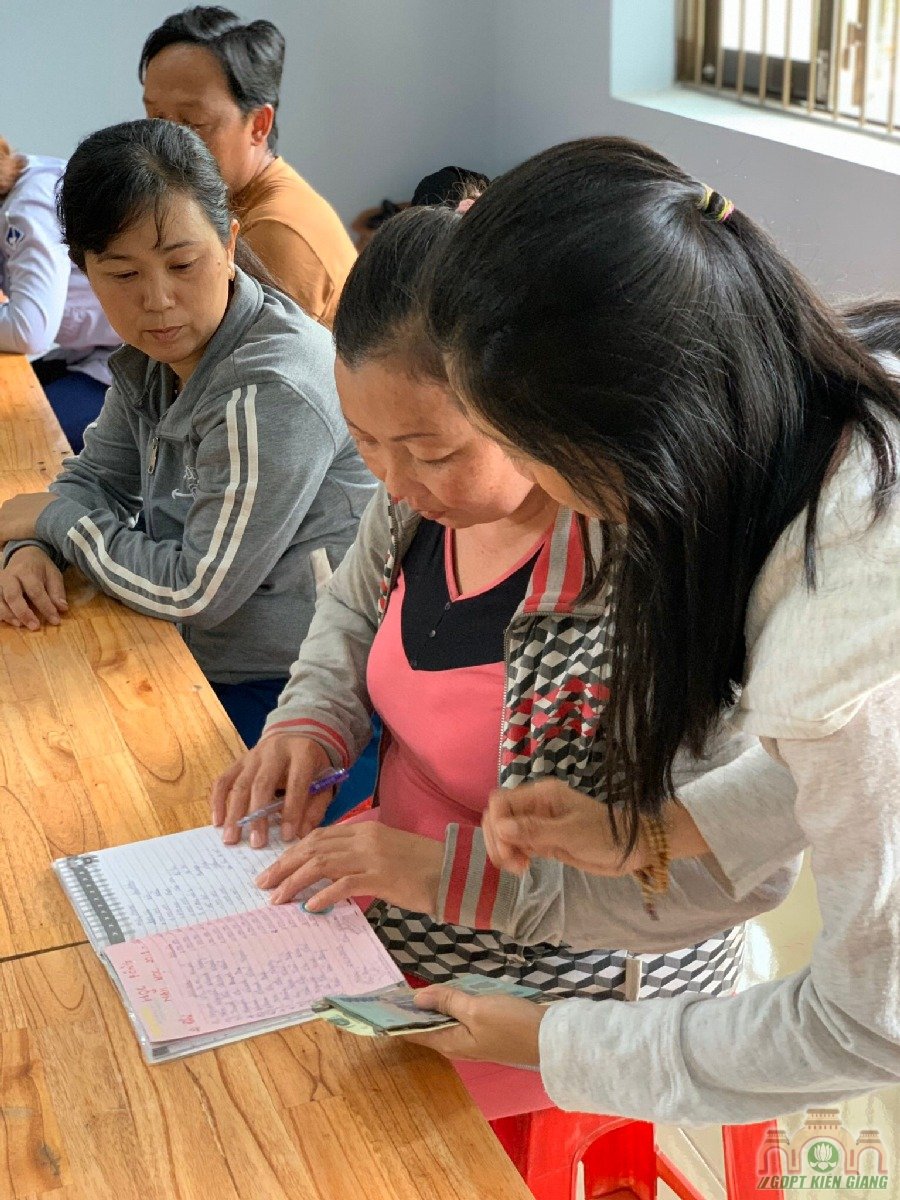 Chuong Trinh Uom Mam Tri Tue Thuoc Hoi Tu Thien Dong Cam Chua Buu Tho Trao Hoc Bong Hkii Cho Cac Em Doan Vien Gdpt Buu Tho 04