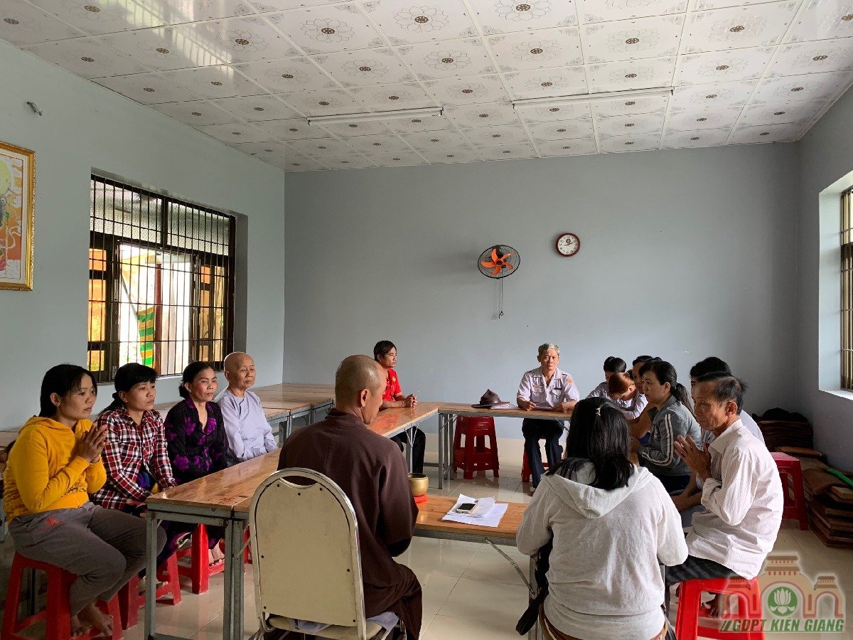 Chuong Trinh Uom Mam Tri Tue Thuoc Hoi Tu Thien Dong Cam Chua Buu Tho Trao Hoc Bong Hkii Cho Cac Em Doan Vien Gdpt Buu Tho 08