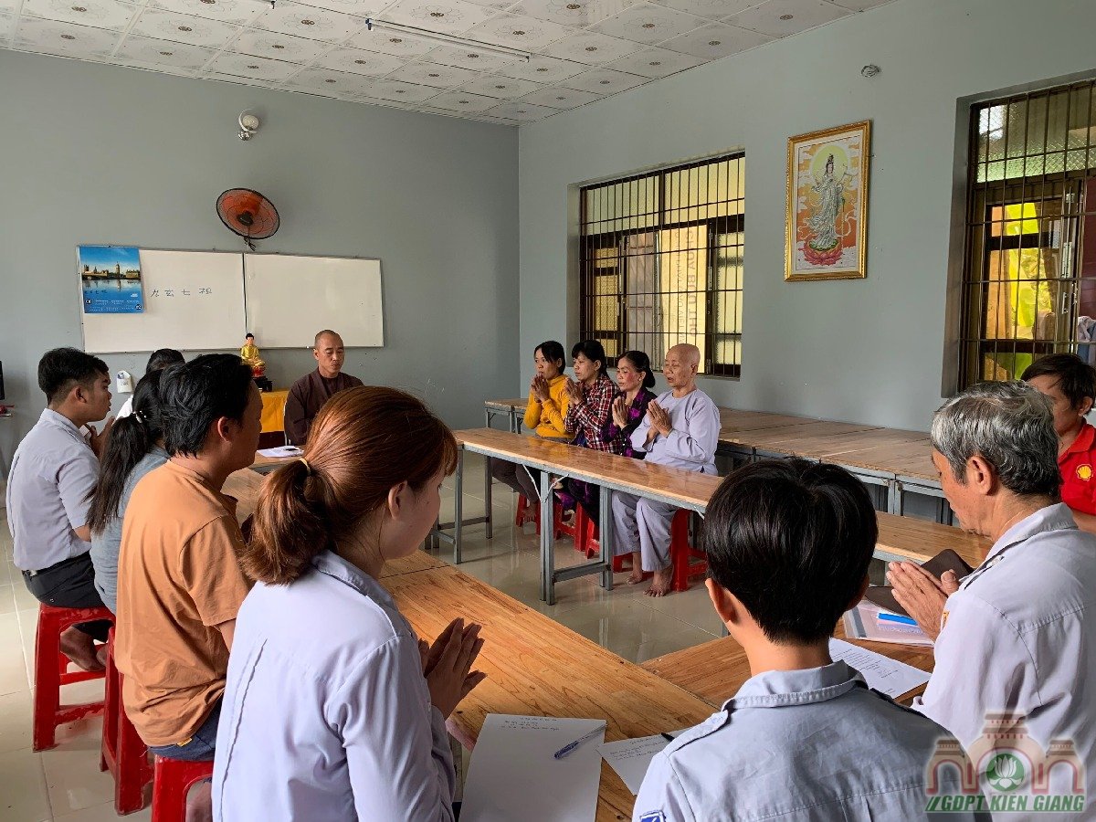 Chuong Trinh Uom Mam Tri Tue Thuoc Hoi Tu Thien Dong Cam Chua Buu Tho Trao Hoc Bong Hkii Cho Cac Em Doan Vien Gdpt Buu Tho 13