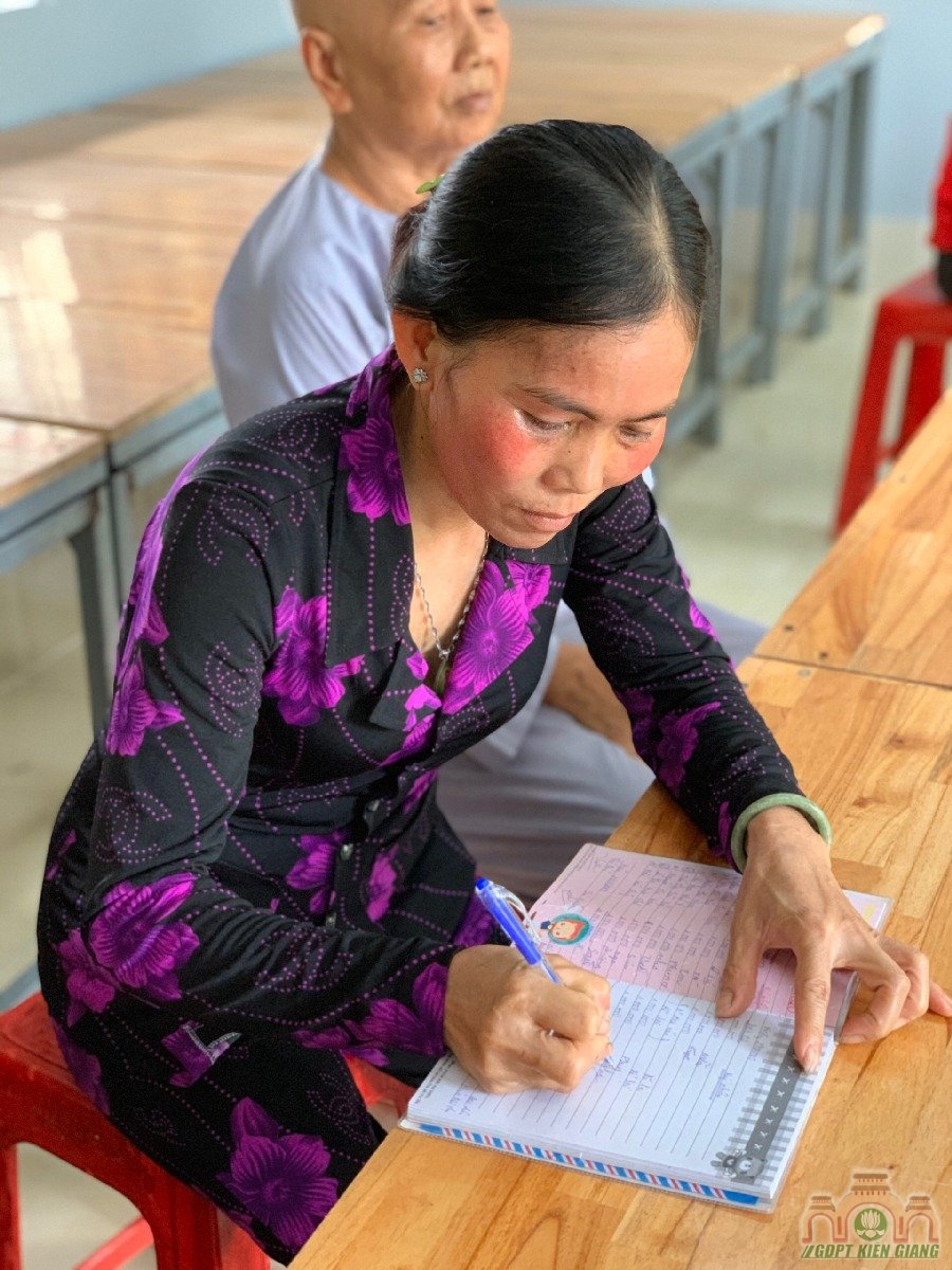 Chuong Trinh Uom Mam Tri Tue Thuoc Hoi Tu Thien Dong Cam Chua Buu Tho Trao Hoc Bong Hkii Cho Cac Em Doan Vien Gdpt Buu Tho 15