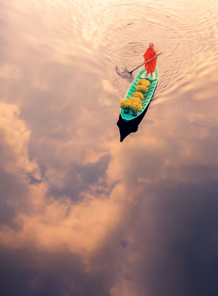 Boat carrying flowers (Thuyền Hoa) - Tác giả: Tuấn Nguyễn