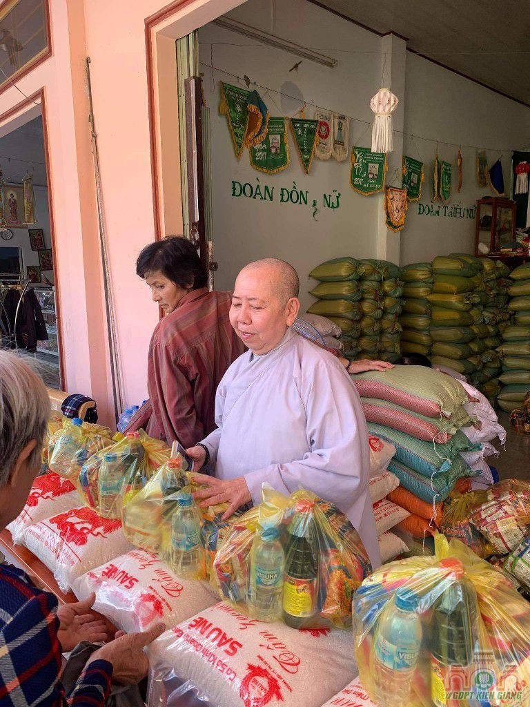 Gdpt Tam Bao Ha Tien Nhuong Com Se Ao Mua Vu Lan 02
