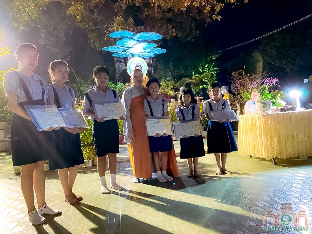Le Thanh Dao Va Chu Nien 2020 Gia Dinh Phat Tu Tam Bao Tp Ha Tien 09