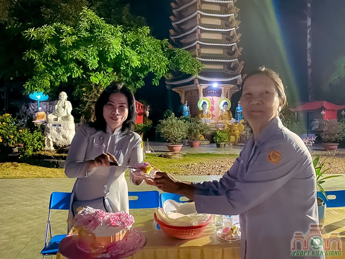 Le Thanh Dao Va Chu Nien 2020 Gia Dinh Phat Tu Tam Bao Tp Ha Tien 16