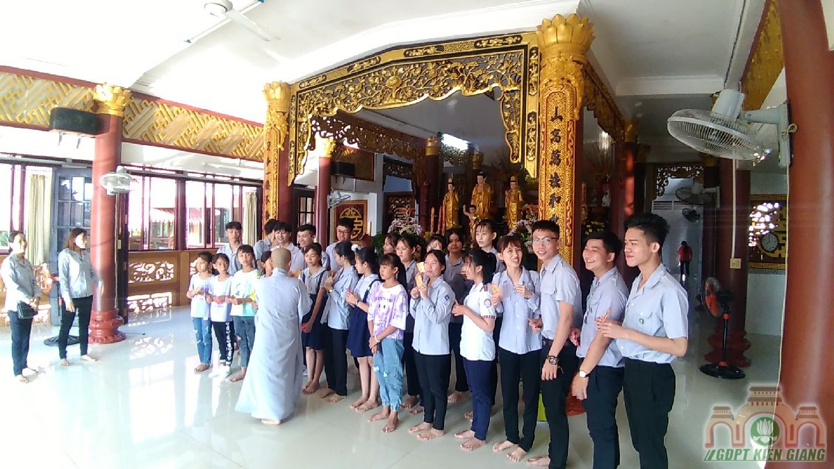Gdpt Buu Son Hop Mat Chuc Tet Ni Truong Dau Nam Tan Suu 05