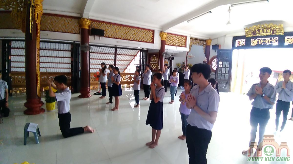 Gdpt Buu Son Hop Mat Chuc Tet Ni Truong Dau Nam Tan Suu 06