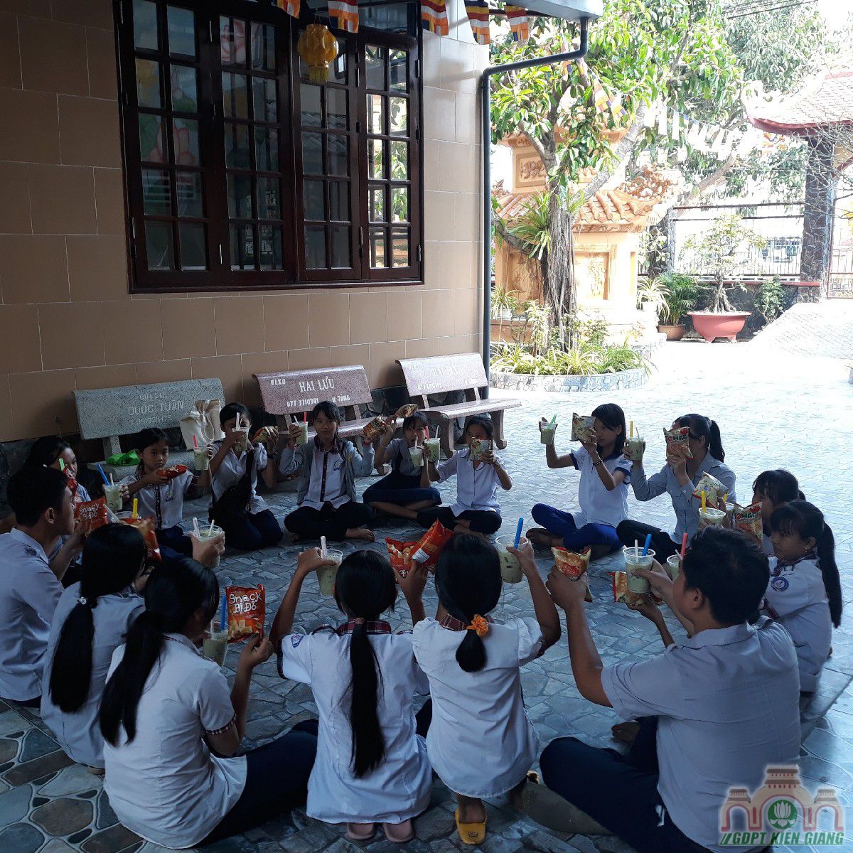 Gdpt Buu Son Hop Mat Chuc Tet Ni Truong Dau Nam Tan Suu 11