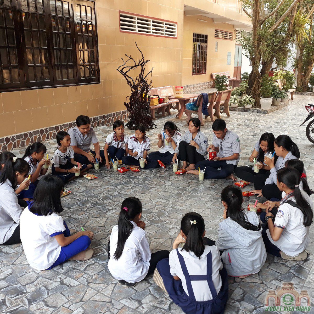 Gdpt Buu Son Hop Mat Chuc Tet Ni Truong Dau Nam Tan Suu 12
