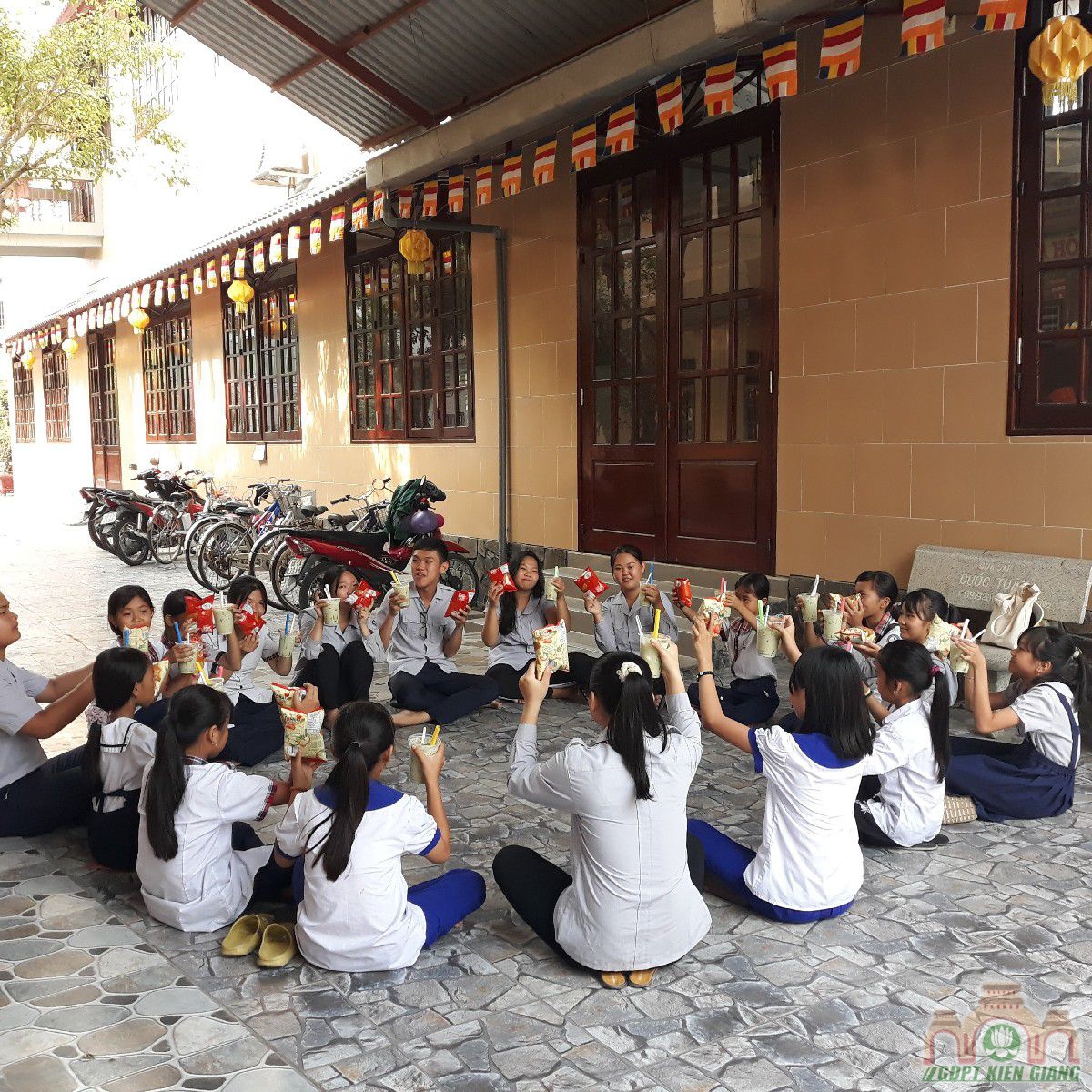 Gdpt Buu Son Hop Mat Chuc Tet Ni Truong Dau Nam Tan Suu 13