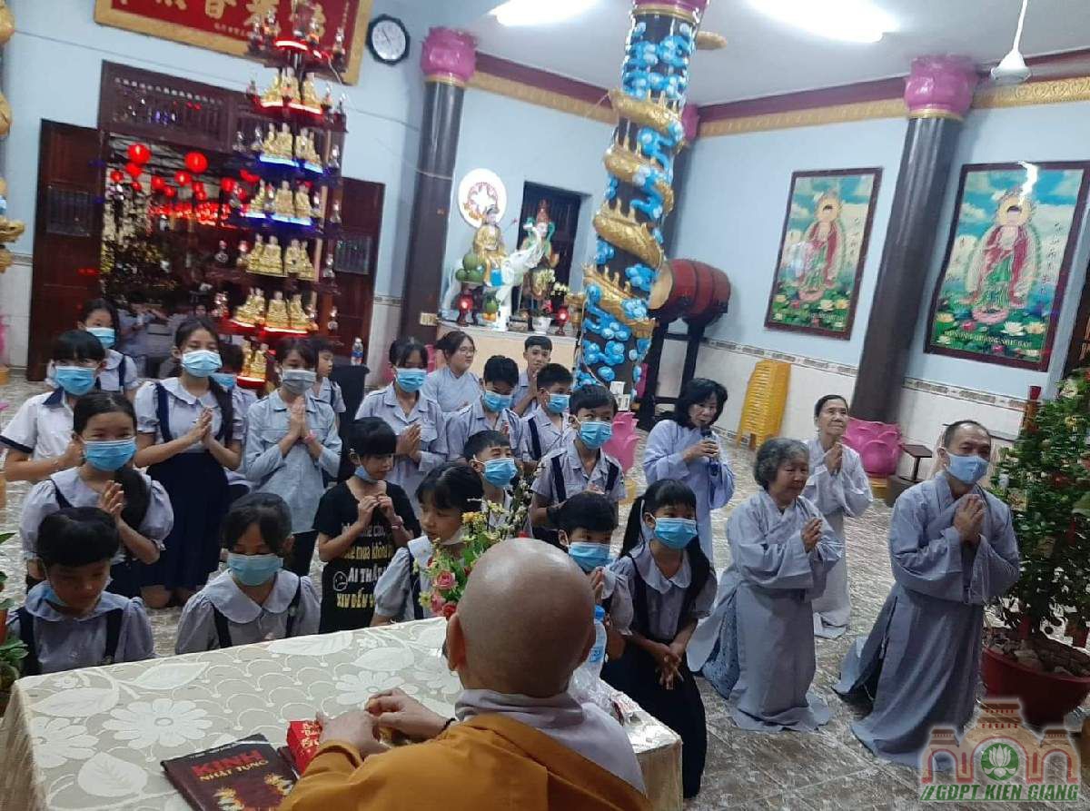 Gdpt Tam Bao Ha Tien Sam Hoi Cuoi Nam Va Chuc Tet Ni Su Tru Tri 03