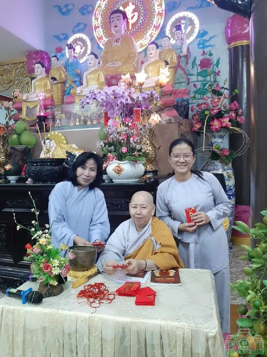 Gdpt Tam Bao Ha Tien Sam Hoi Cuoi Nam Va Chuc Tet Ni Su Tru Tri 09