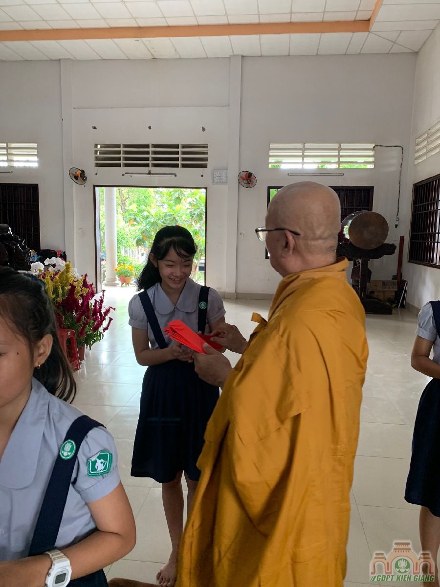 Gdpt Buu Tho To Chuc Buoi Le Mung Tuoi Quy Thay Tet Tan Suu 22