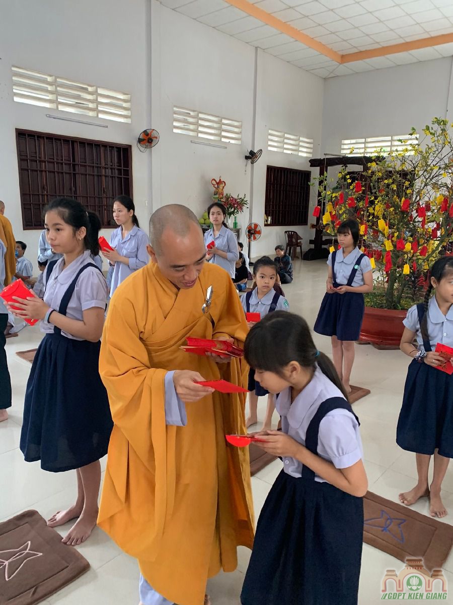 Gdpt Buu Tho To Chuc Buoi Le Mung Tuoi Quy Thay Tet Tan Suu 24