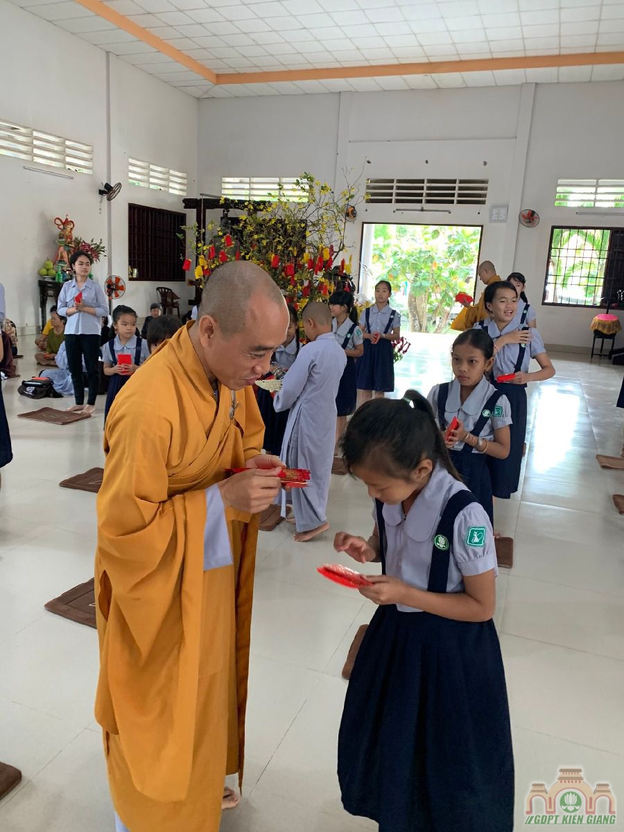 Gdpt Buu Tho To Chuc Buoi Le Mung Tuoi Quy Thay Tet Tan Suu 25