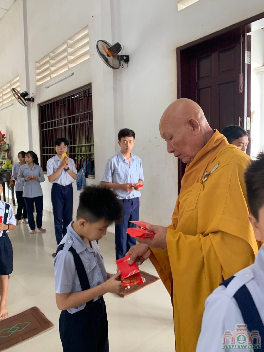 Gdpt Buu Tho To Chuc Buoi Le Mung Tuoi Quy Thay Tet Tan Suu 26