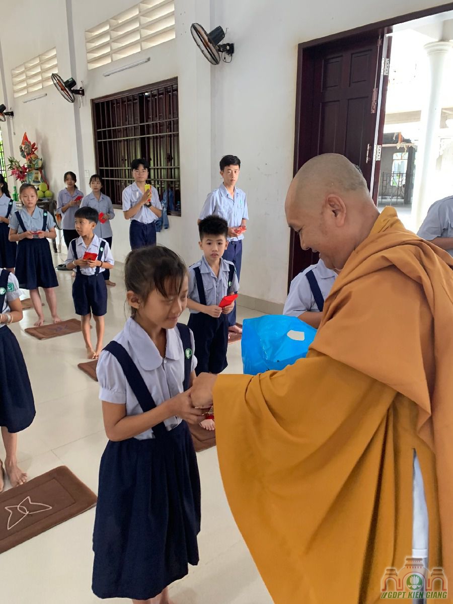 Gdpt Buu Tho To Chuc Buoi Le Mung Tuoi Quy Thay Tet Tan Suu 28