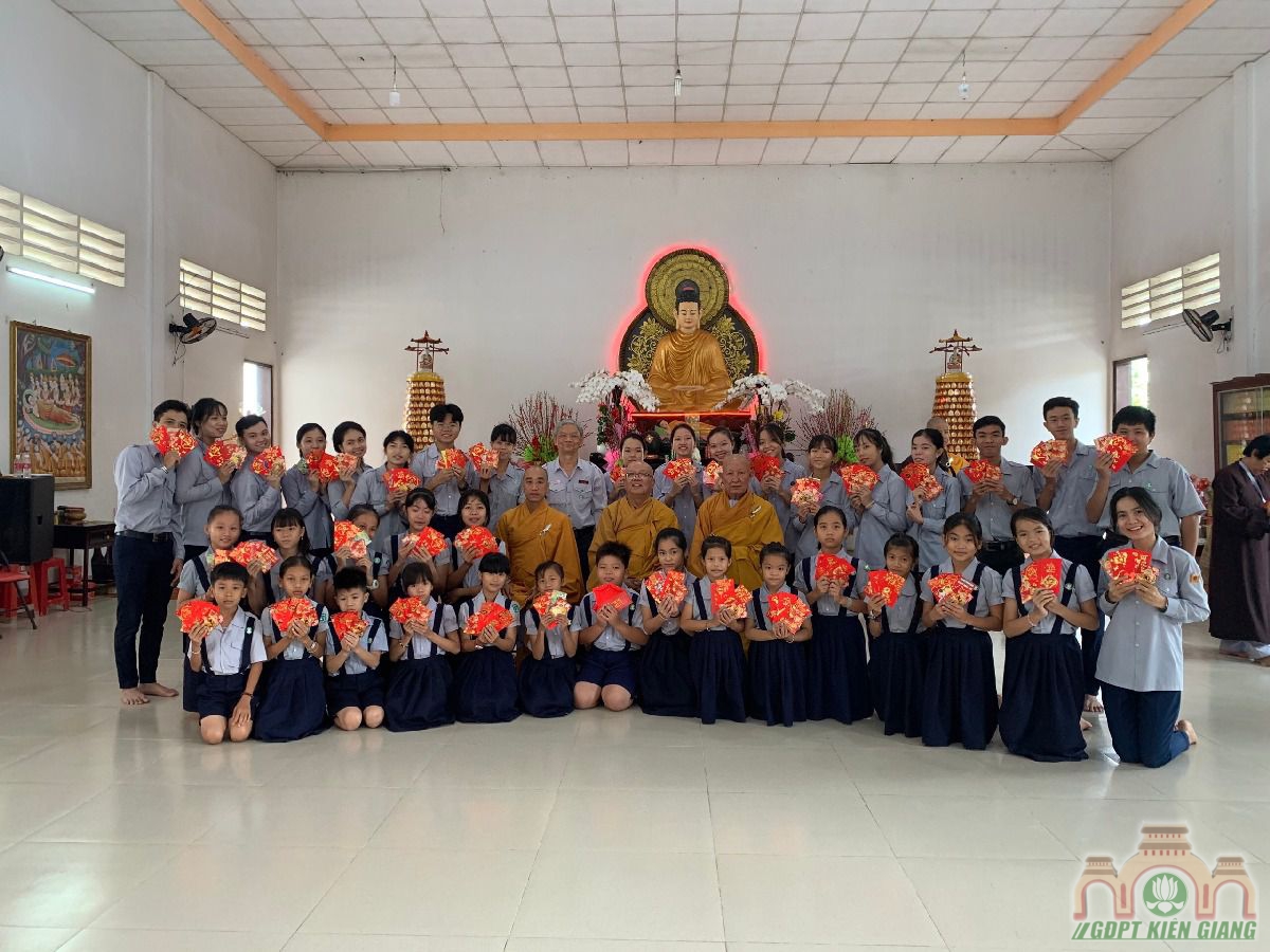 Gdpt Buu Tho To Chuc Buoi Le Mung Tuoi Quy Thay Tet Tan Suu 30
