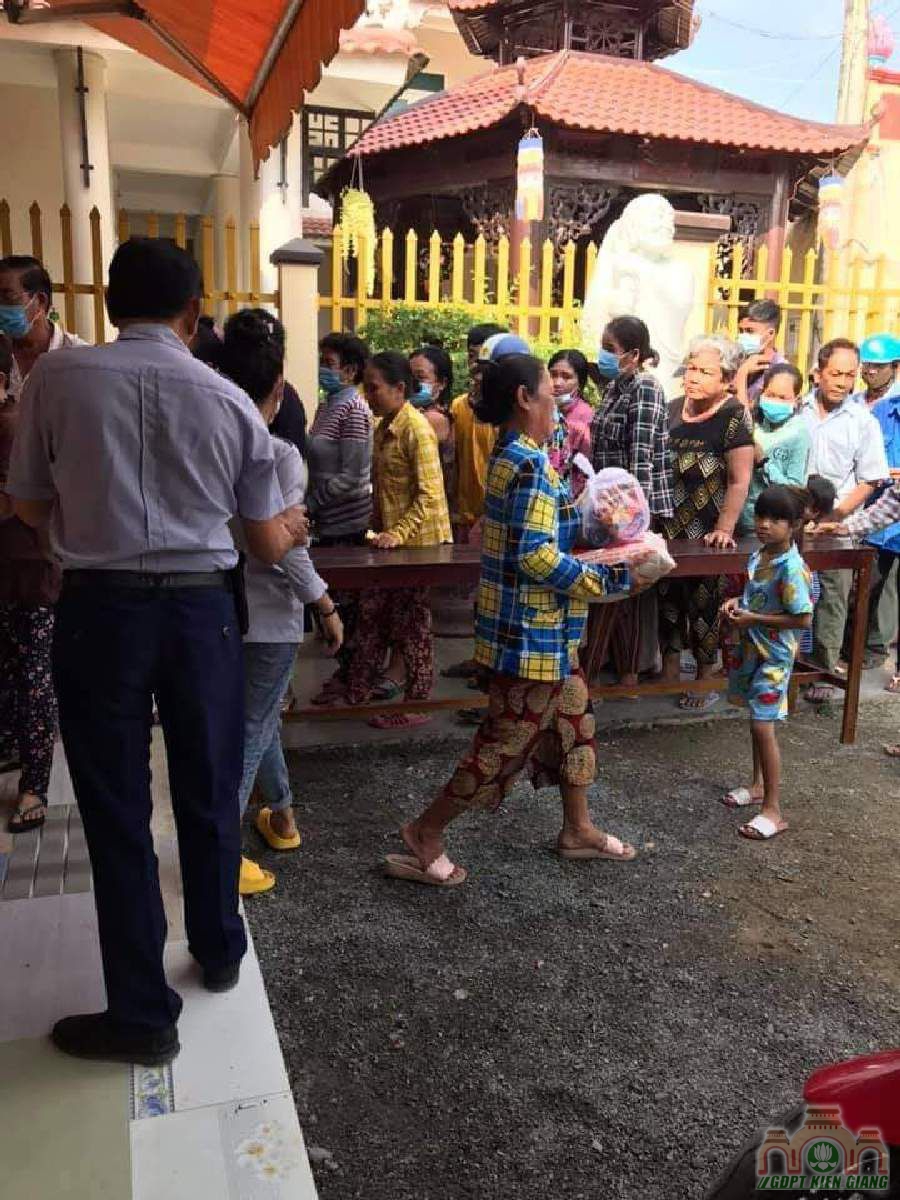 Gdpt Tam Bao Ha Tien Trao Qua Tu Thien Dau Nam 04