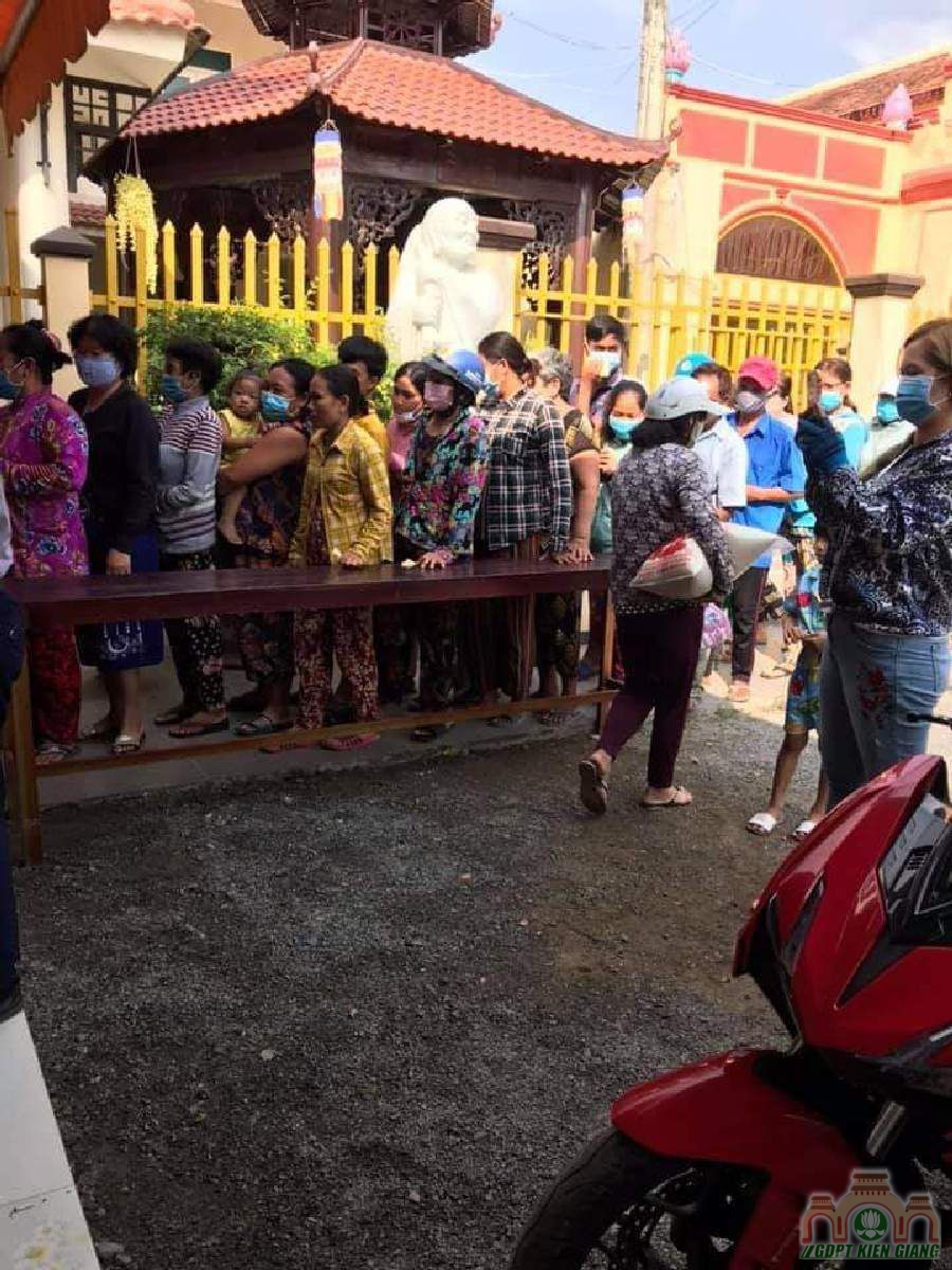 Gdpt Tam Bao Ha Tien Trao Qua Tu Thien Dau Nam 06