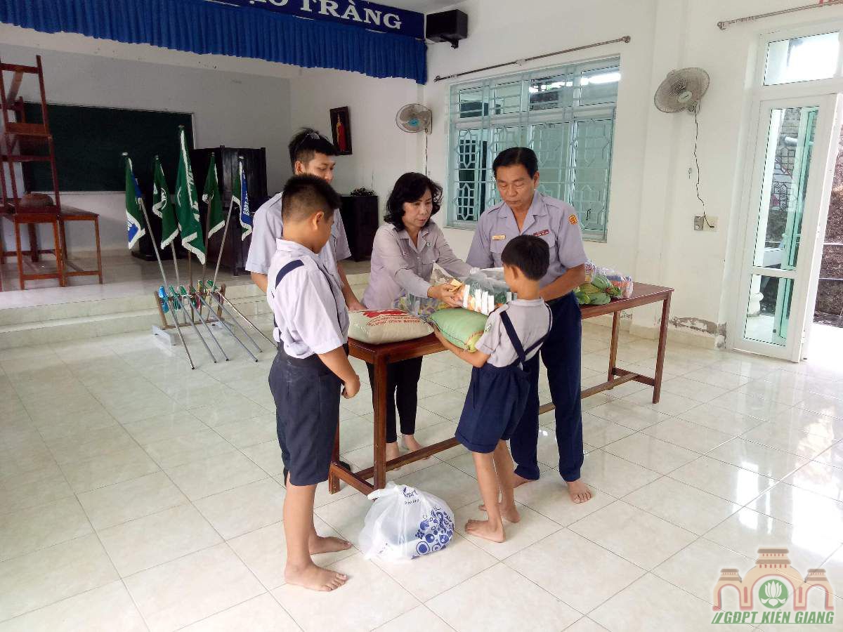 Gdpt Tam Bao Ha Tien Trao Qua Tu Thien Dau Nam 09