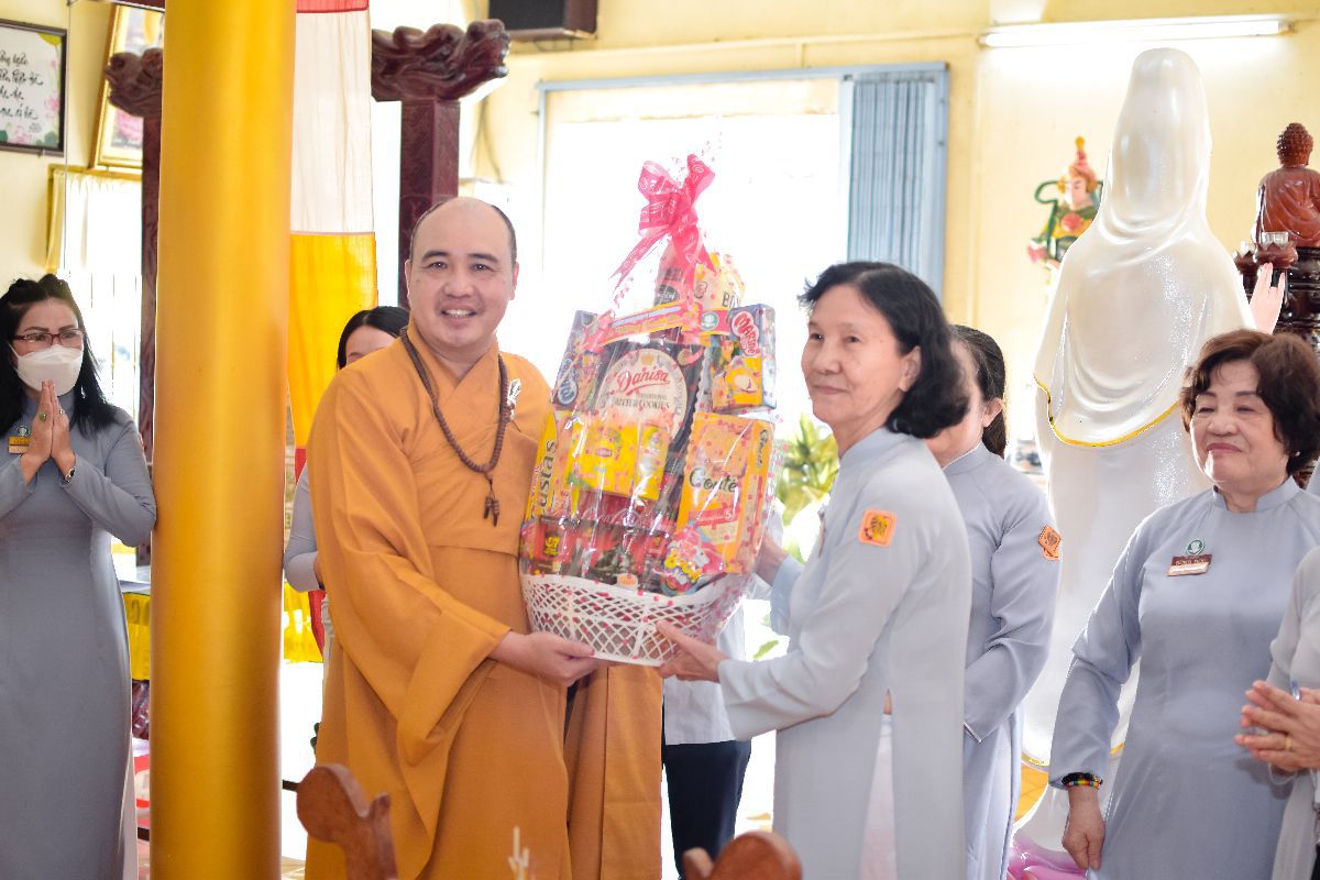 Phan Ban Gia Dinh Phat Tu Kien Giang Van An Va Chuc Tet Chu Ton Duc Nhan Tet Nguyen Dan Nham Dan 02