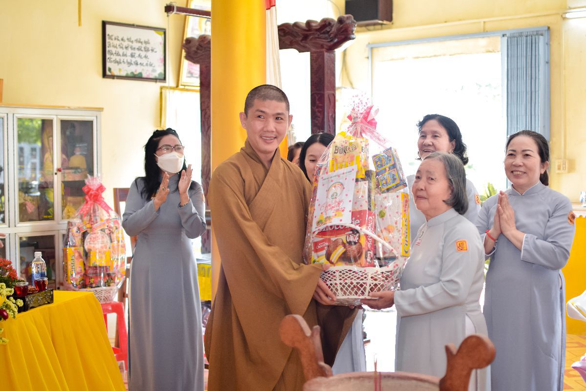Phan Ban Gia Dinh Phat Tu Kien Giang Van An Va Chuc Tet Chu Ton Duc Nhan Tet Nguyen Dan Nham Dan 03