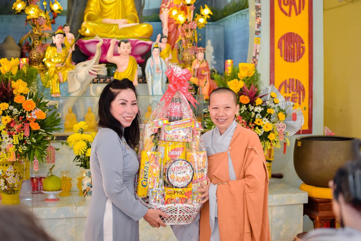 Phan Ban Gia Dinh Phat Tu Kien Giang Van An Va Chuc Tet Chu Ton Duc Nhan Tet Nguyen Dan Nham Dan 04