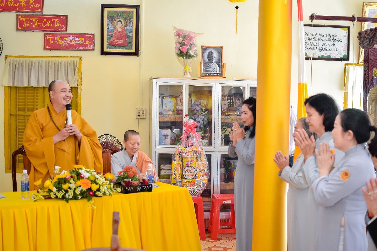 Phan Ban Gia Dinh Phat Tu Kien Giang Van An Va Chuc Tet Chu Ton Duc Nhan Tet Nguyen Dan Nham Dan 05