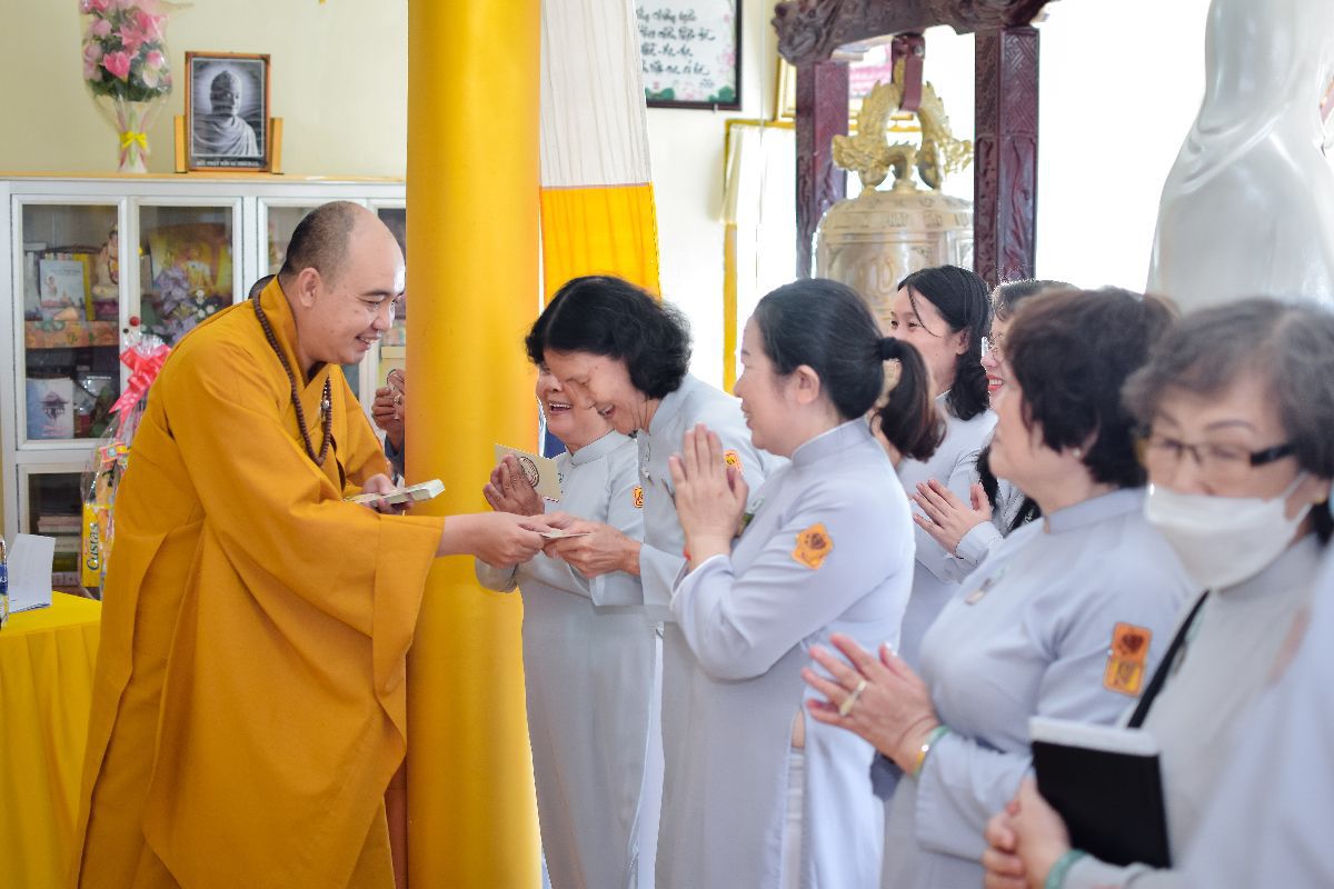 Phan Ban Gia Dinh Phat Tu Kien Giang Van An Va Chuc Tet Chu Ton Duc Nhan Tet Nguyen Dan Nham Dan 06
