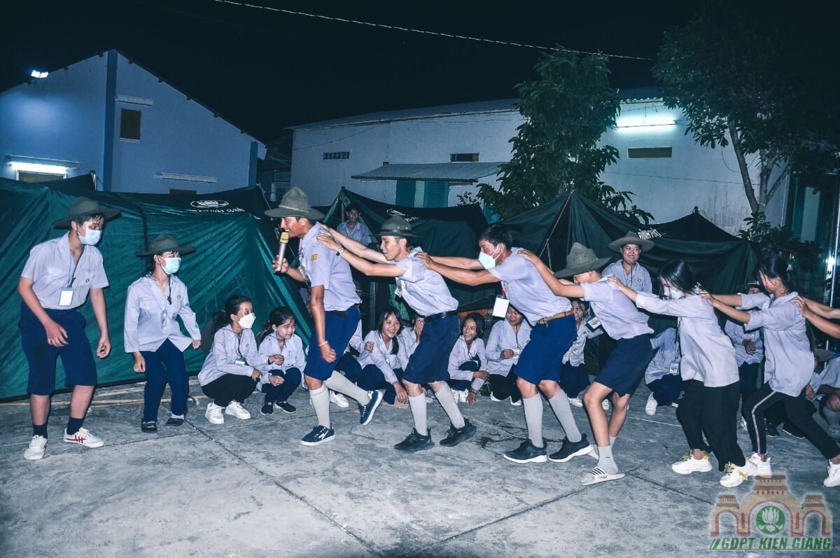 Dem Lua Trai Trai Luc Hoa Xii Am Ap Ben Anh Lua Hong 07