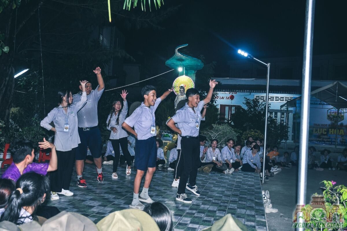 Dem Lua Trai Trai Luc Hoa Xii Am Ap Ben Anh Lua Hong 11