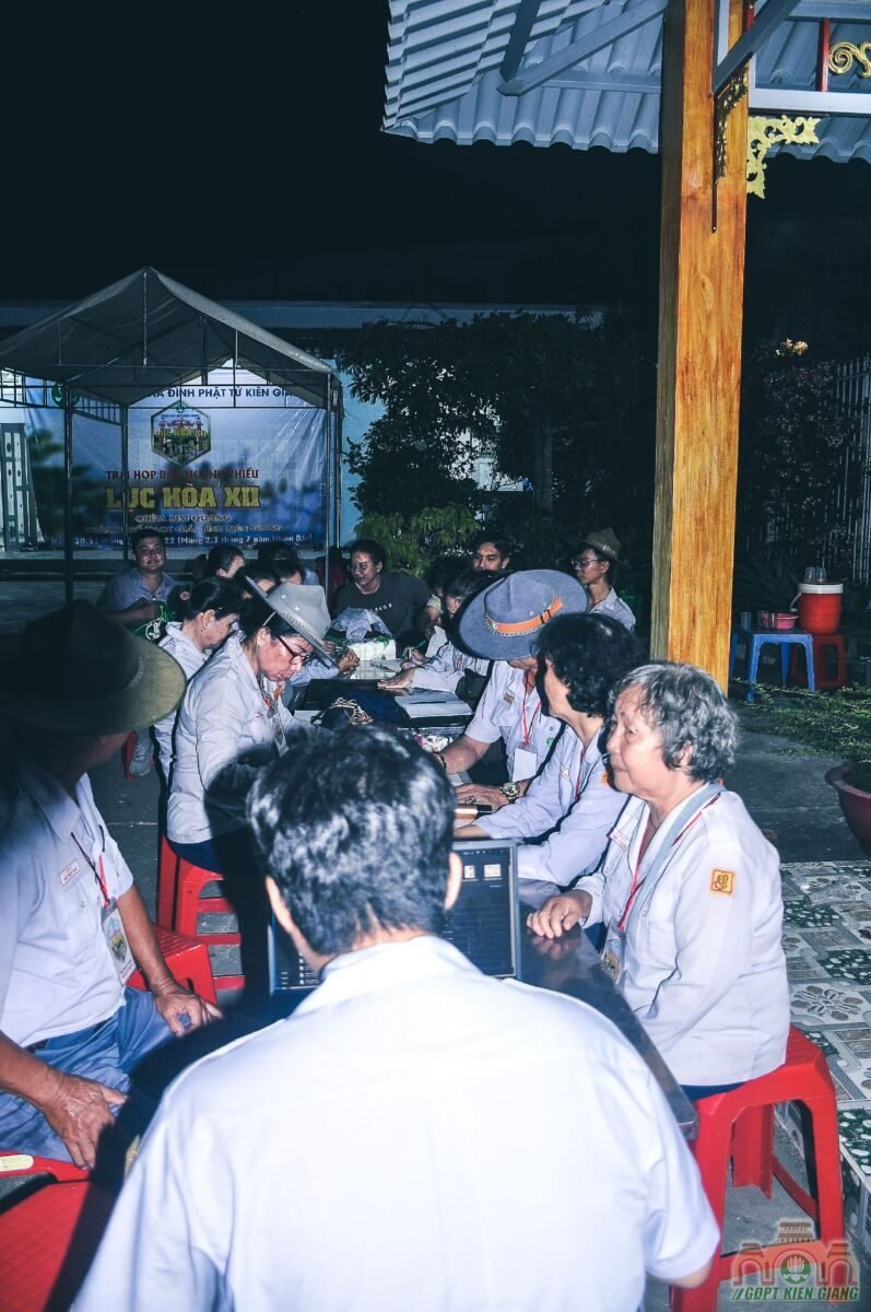 Dem Lua Trai Trai Luc Hoa Xii Am Ap Ben Anh Lua Hong 13