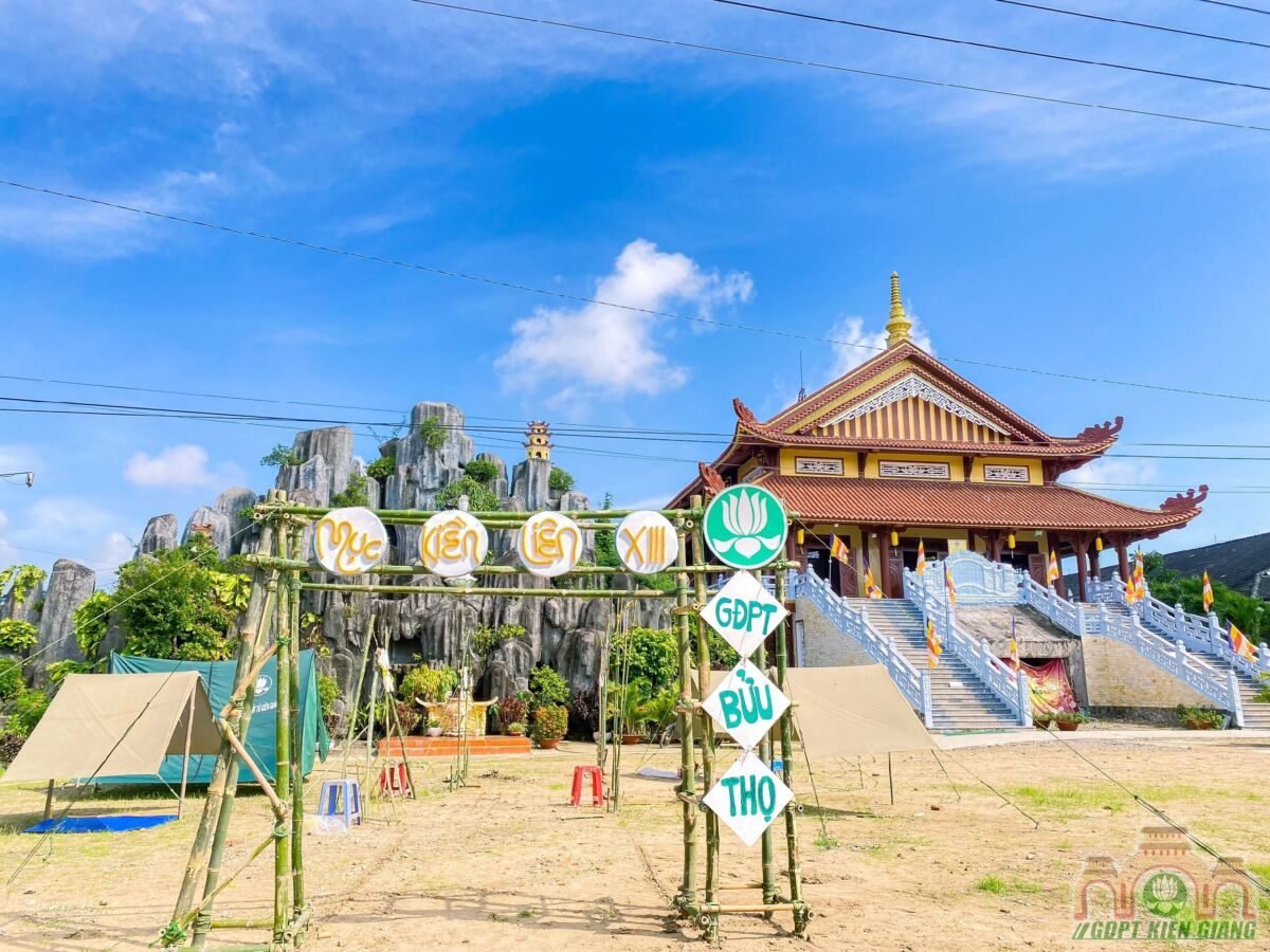 Le Cai Hoa Hong Danh Thuc Yeu Thuong Trai Hieu 2022 Muc Kien Lien Xiii Gdpt Buu Tho 05