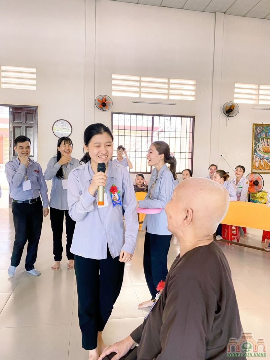 Le Cai Hoa Hong Danh Thuc Yeu Thuong Trai Hieu 2022 Muc Kien Lien Xiii Gdpt Buu Tho 22