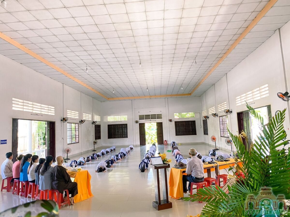 Le Cai Hoa Hong Danh Thuc Yeu Thuong Trai Hieu 2022 Muc Kien Lien Xiii Gdpt Buu Tho 29