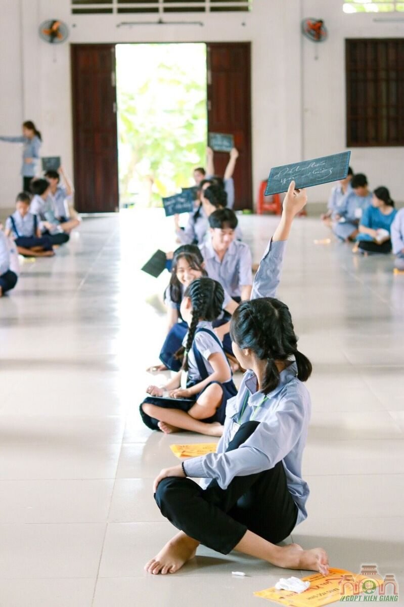 Le Cai Hoa Hong Danh Thuc Yeu Thuong Trai Hieu 2022 Muc Kien Lien Xiii Gdpt Buu Tho 51