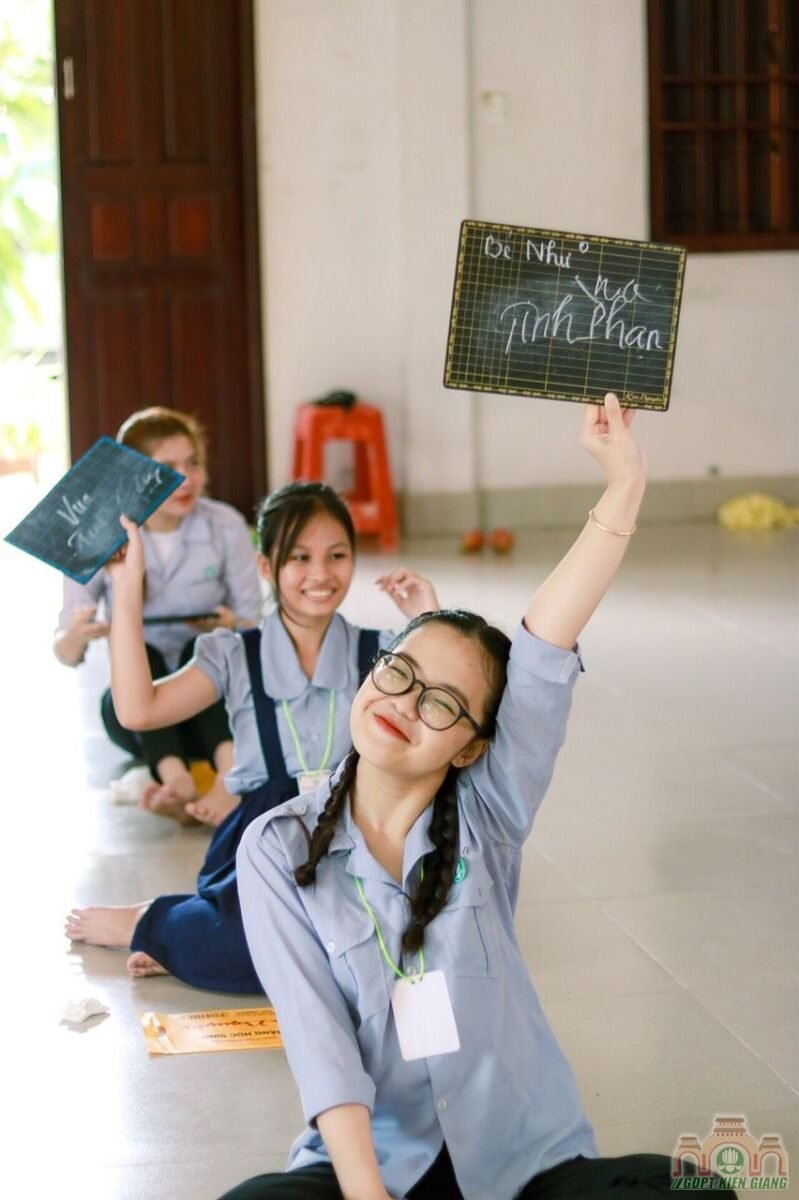 Le Cai Hoa Hong Danh Thuc Yeu Thuong Trai Hieu 2022 Muc Kien Lien Xiii Gdpt Buu Tho 61