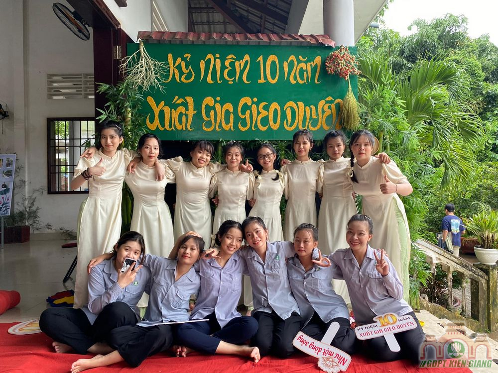 Gdpt Buu Tho Phung Su Le Co Phat Khat Thuc Va Ky Niem 10 Nam Ngay Khoa Tu Xuat Gia Gieo Duyen Tai Chua Buu Tho 5