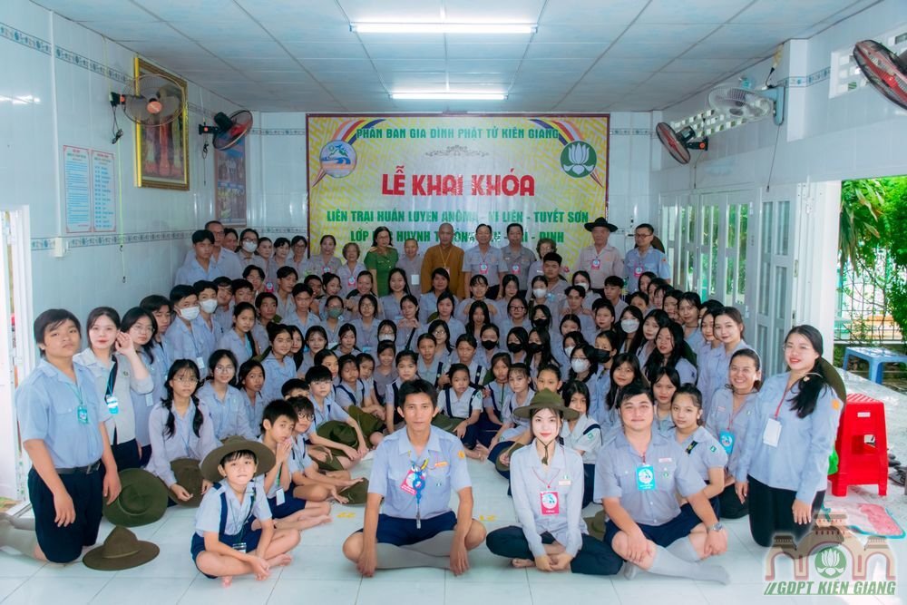 Le Khai Khoa Lien Trai Huan Luyen 18