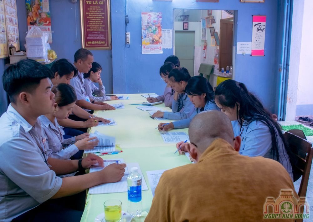 Le Khai Khoa Lien Trai Huan Luyen 20