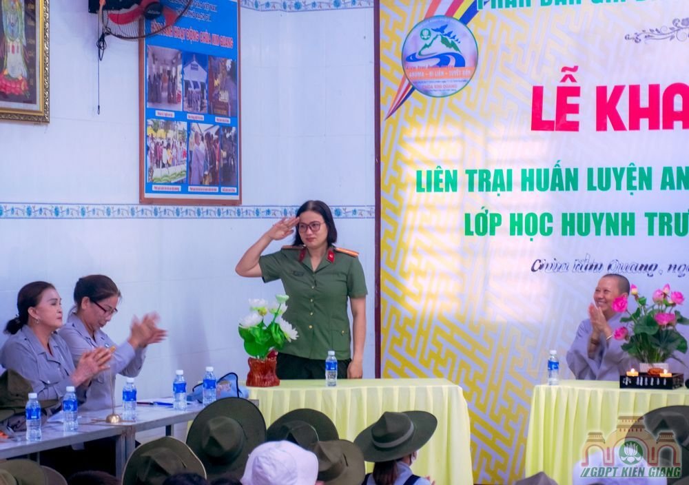 Le Khai Khoa Lien Trai Huan Luyen 4