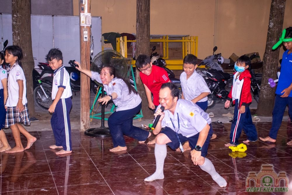 Cac Don Vi Tai Rach Gia Vui Choi Trung Thu Cung Cac Em Thieu Nhi Tai Chua Vinh Phuoc 16