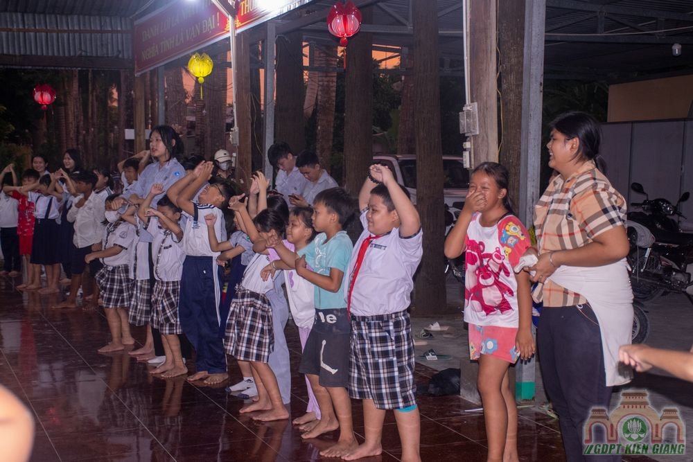 Cac Don Vi Tai Rach Gia Vui Choi Trung Thu Cung Cac Em Thieu Nhi Tai Chua Vinh Phuoc 18