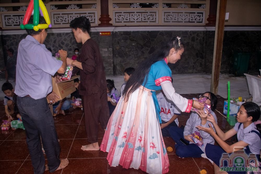Cac Don Vi Tai Rach Gia Vui Choi Trung Thu Cung Cac Em Thieu Nhi Tai Chua Vinh Phuoc 21