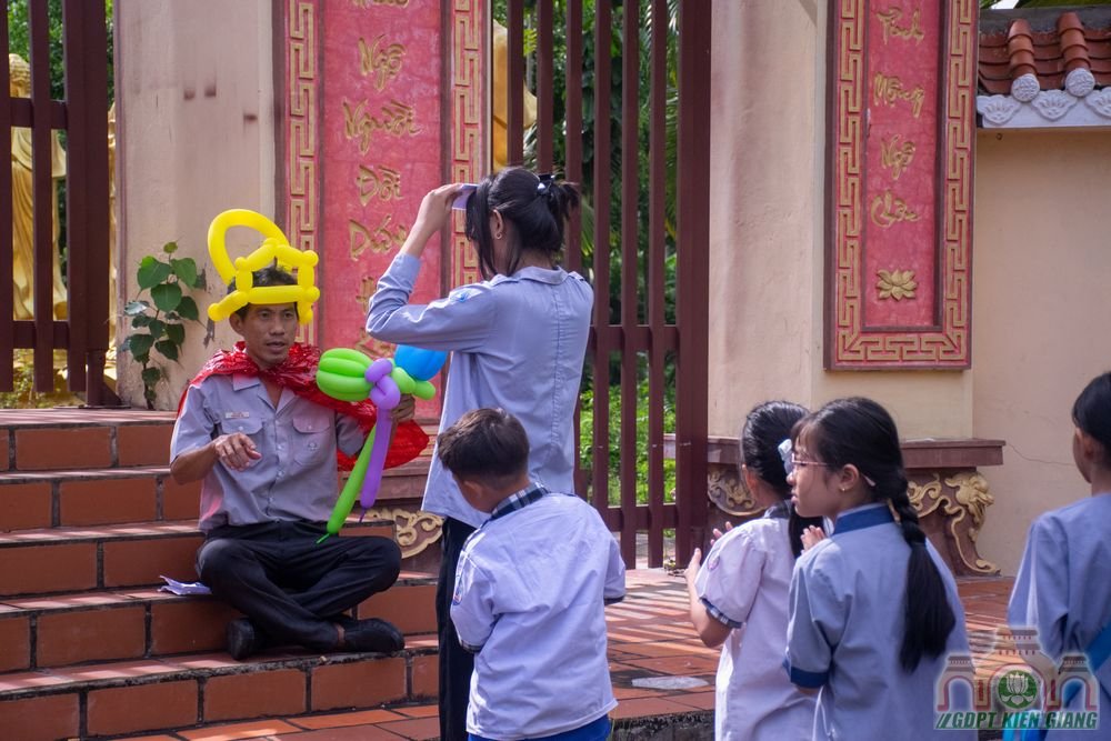 Cac Don Vi Tai Rach Gia Vui Choi Trung Thu Cung Cac Em Thieu Nhi Tai Chua Vinh Phuoc 7