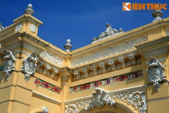 '''
Năm 1946, thực dân Pháp đánh chiếm Rạch Giá chiếm luôn cả dinh thự. Từ đó đến năm 1954 công trình bị Tòa án Tỉnh chiếm dụng.
'''