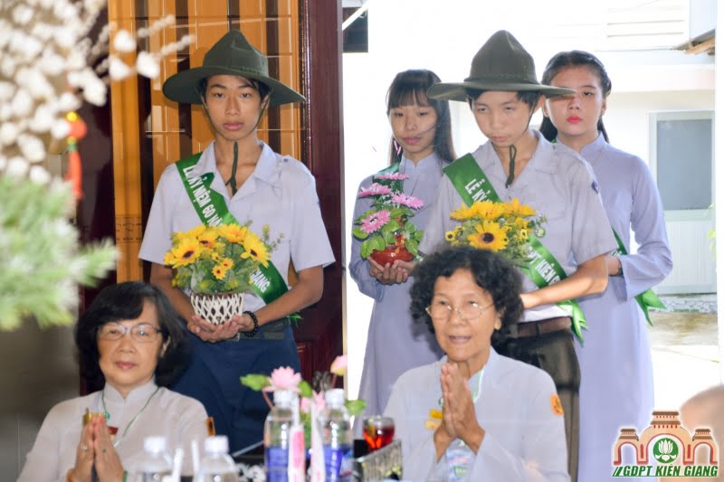 Cung nghinh chư tôn đức quang lâm lễ trường